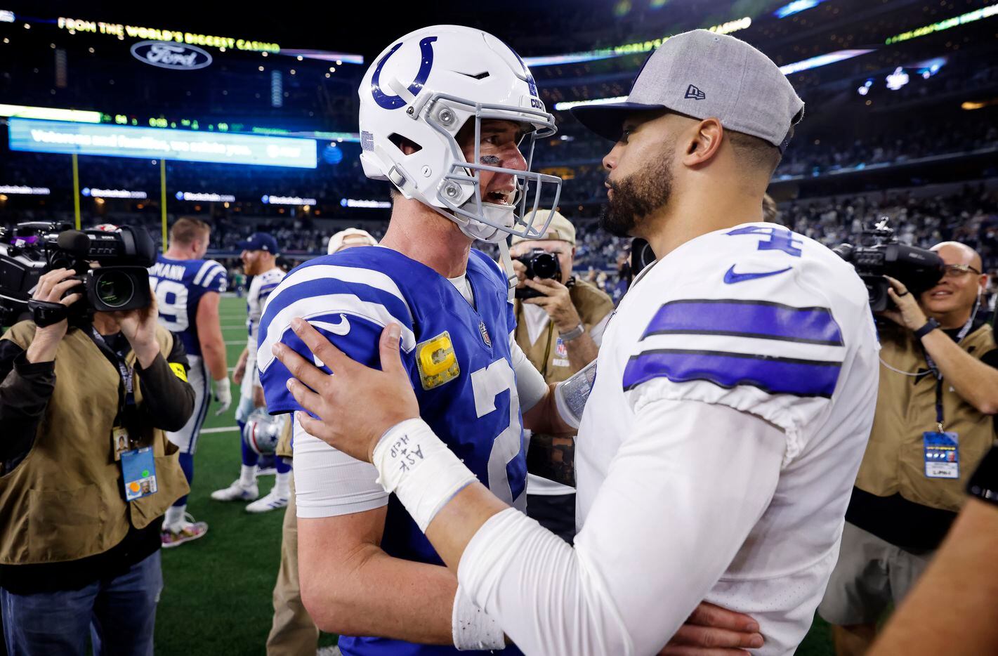 Indianapolis Colts quarterback Matt Ryan (2) congratulates Dallas Cowboys quarterback Dak...