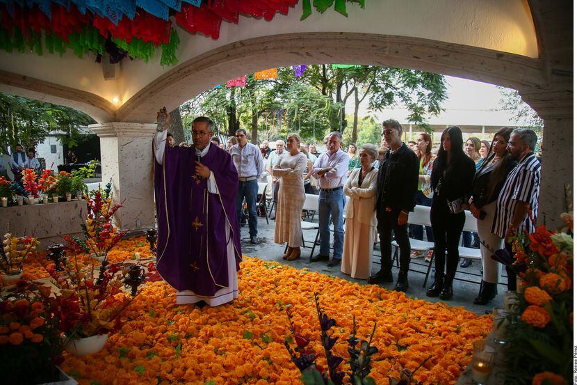 Hacen una misa en honor a Vicente Fernández por el Día de Muertos, en el Rancho Los Tres...