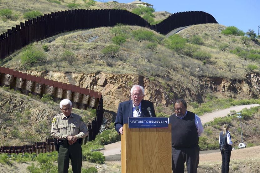 Bernie Sanders en Nogales, Arizona, se ha pronunciado en favor de una reforma migratoria. ...