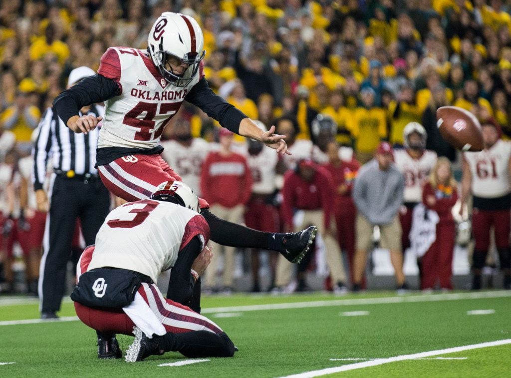 Oklahoma Sooners place kicker Gabe Brkic (47) kicks the winning field goal during the fourth...