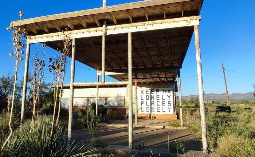 A group of friends is selling the West Texas ghost town of Lobo. The town's former gas...