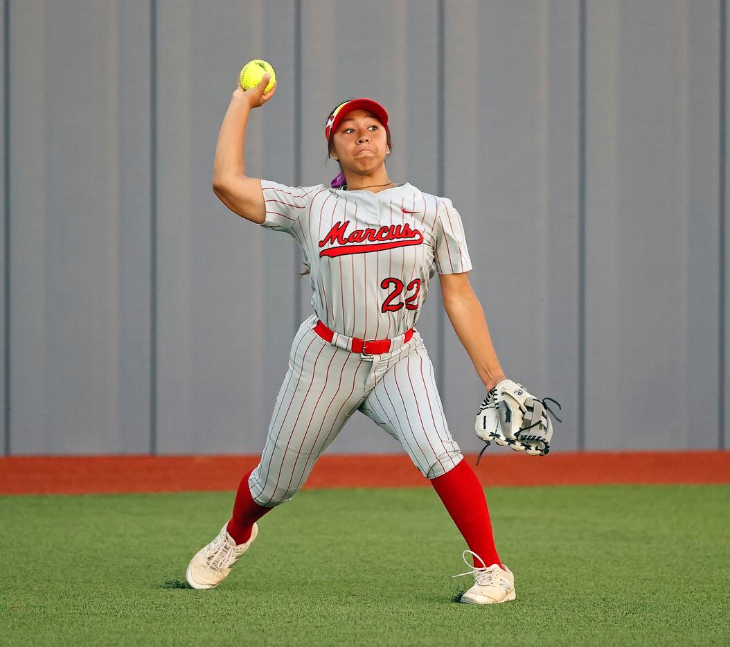 Flower Mound Marcus' Mikaela Olguin (22) throws the ball during the game against El Paso...