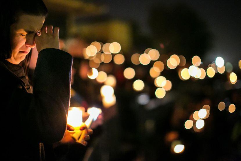 Una vigilia tuvo lugar el jueves en San Bernardino para honrar a las víctimas de la masacre...