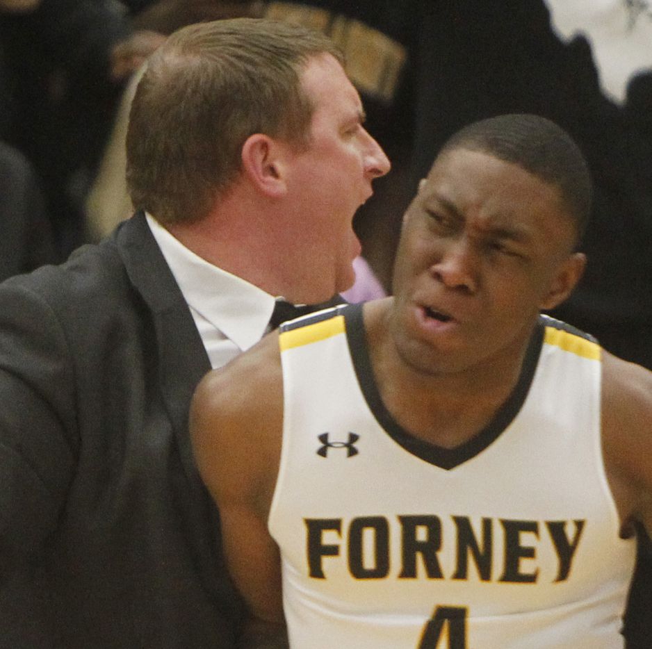 Forney head coach Bart Holloway and Forney guard Ameare Owens (4) react as a last second...