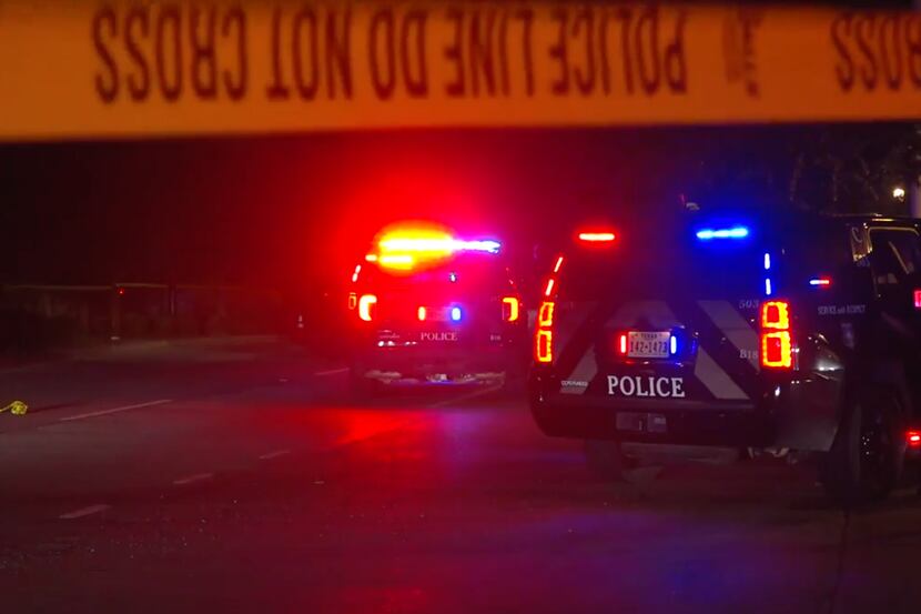 Patrullas de la policía de Fort Worth respondieron a un reporte de un tiroteo el lunes a las...