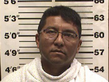 Ramón Santuario Mendoza fue arrestado por varios casos de indecencia con un menor.  CONDADO...