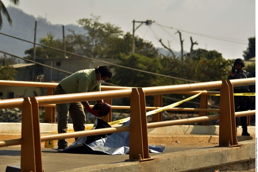 En la colonia La Frontera, en Acapulco, se encontraron cuatro bolsas con los restos de un...