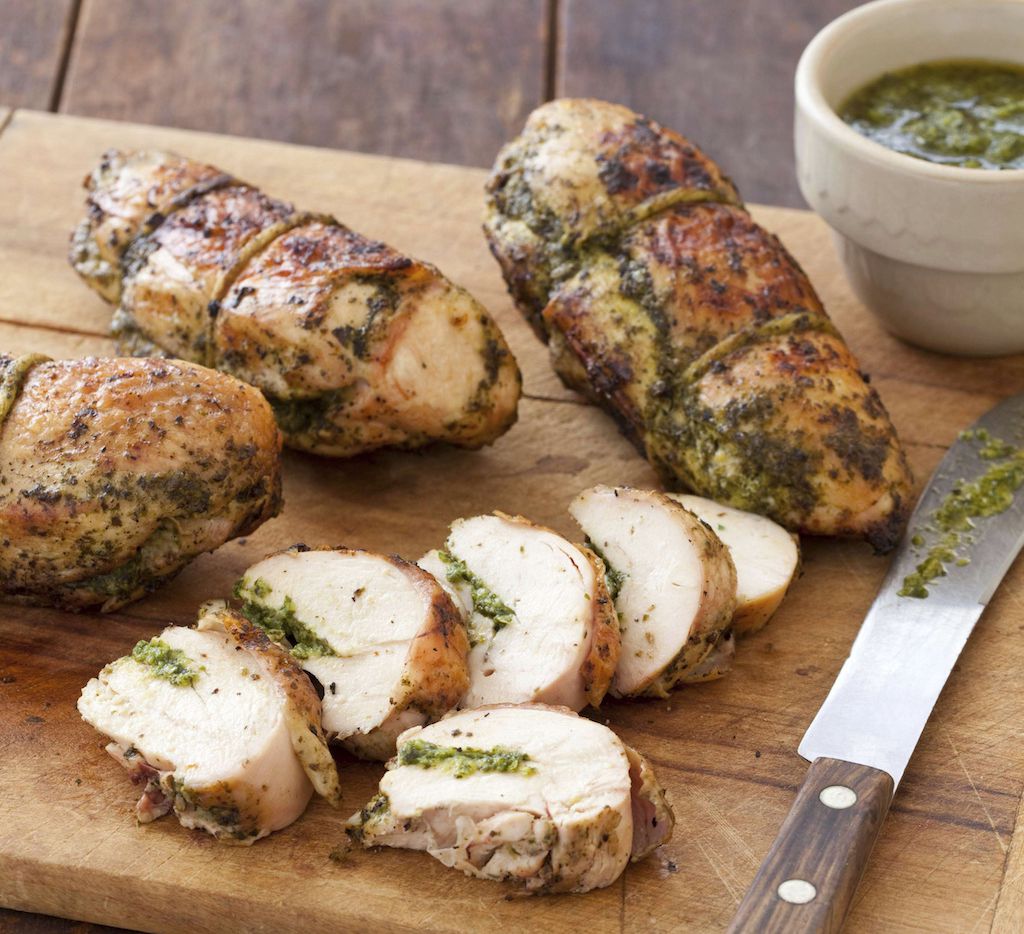 Receta: Pollo al pesto, una forma de resaltar el sabor de la carne blanca