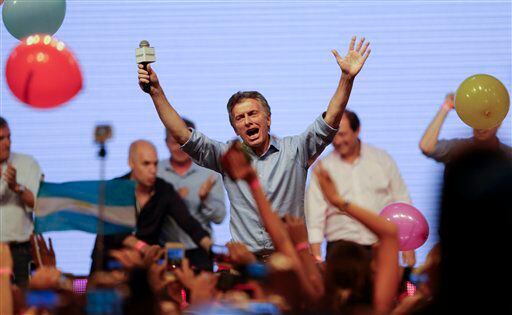 El presidente electo de Argentina saluda a sus partidario luego de conocerse los resultados...