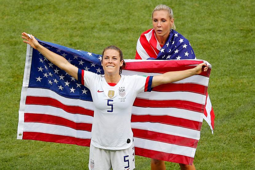 Kelley O’Hara de los Estados Unidos celebra la conquista de la Copa del Mundo Femenina. AP
