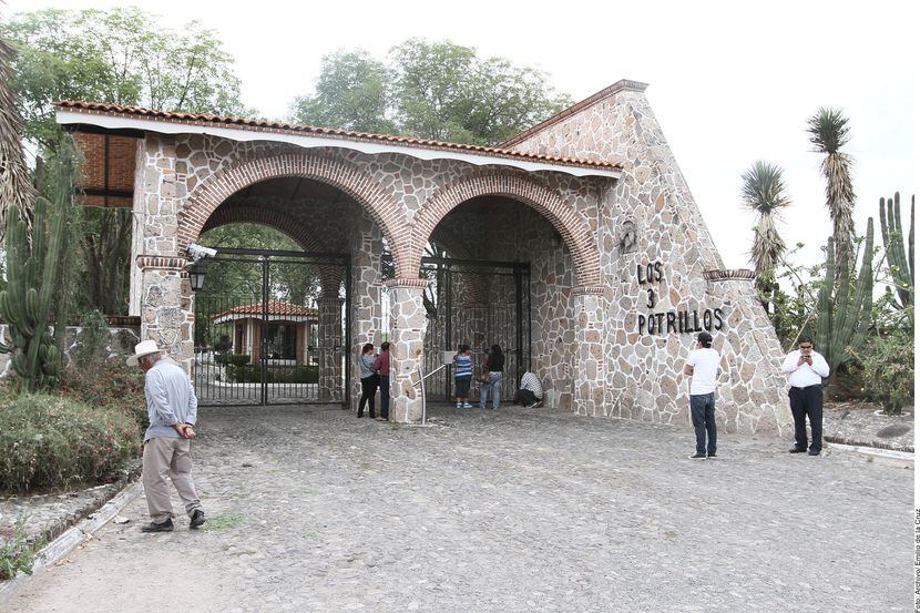Los restos de Vicente Fernández descansan en el Rancho Los Tres Potrillos de Jalisco.