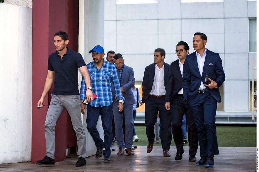 Jugadores mexicanos salen de la reunión con directivos de la Liga MX. Foto AGENCIA REFORMA

