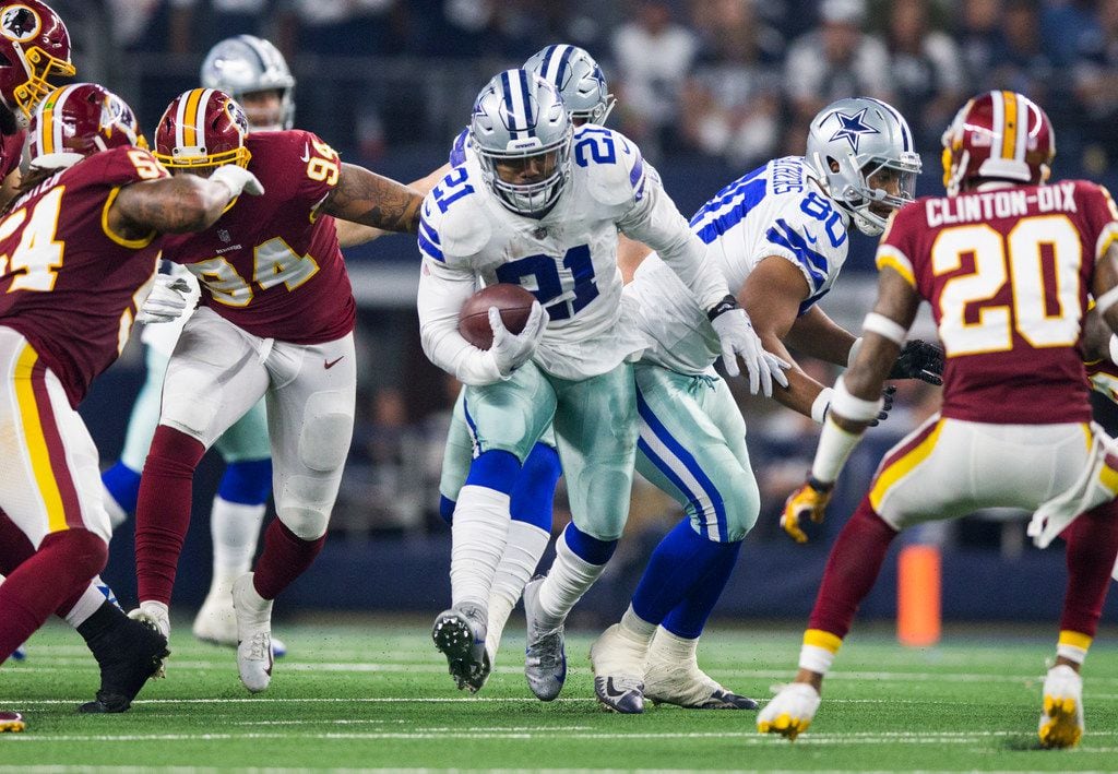 Dallas Cowboys running back Ezekiel Elliott (21) runs the ball during the first quarter of a...