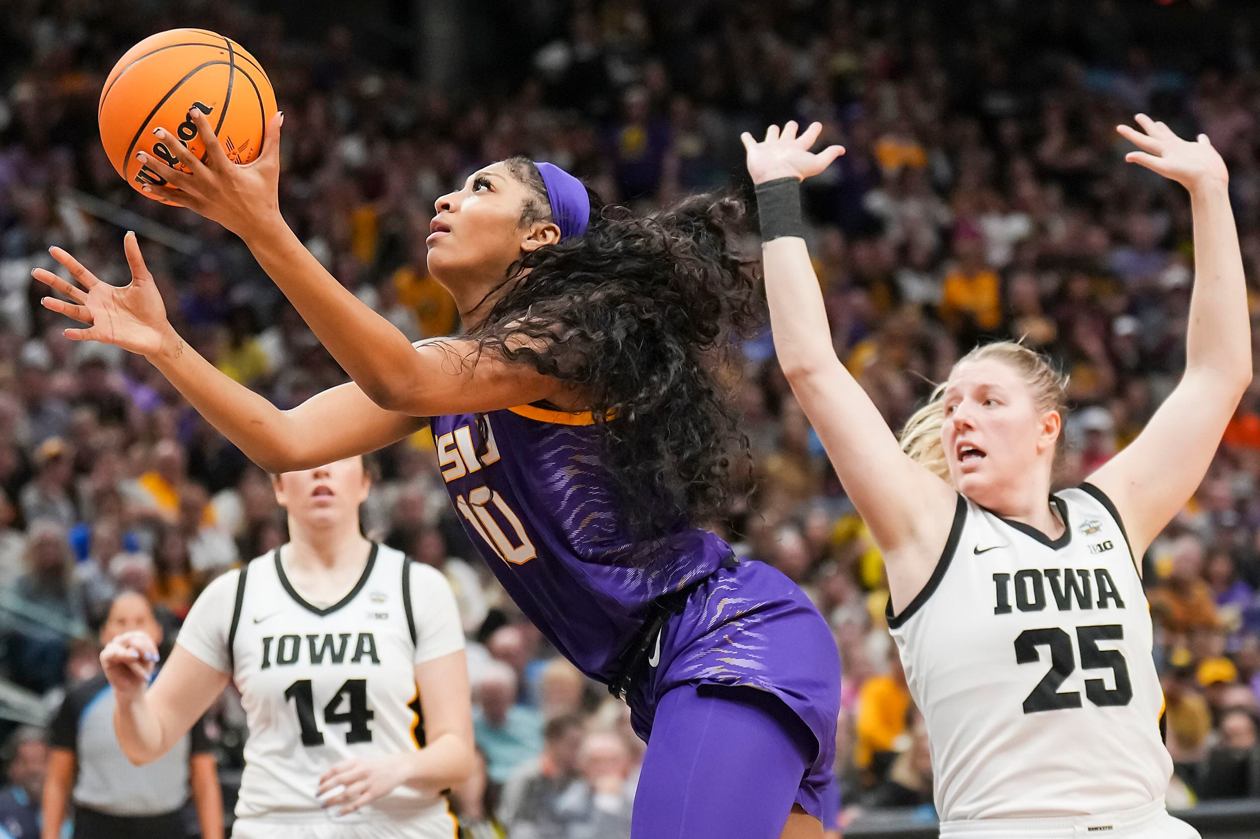 Lsu Vs Iowa See Photos From Womens Final Four National Championship In Dallas 