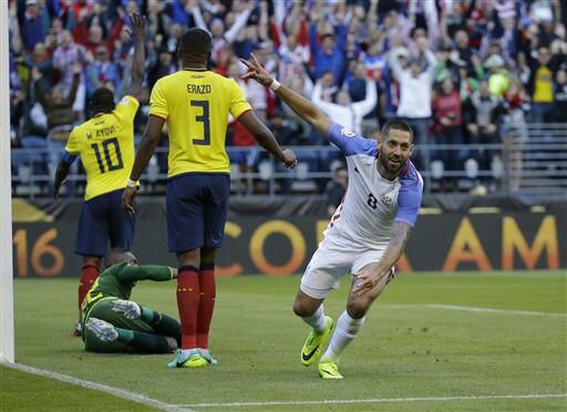 Clint Dempsey celebra su gol ante Ecuador el jueves en Seattle. Foto AP
