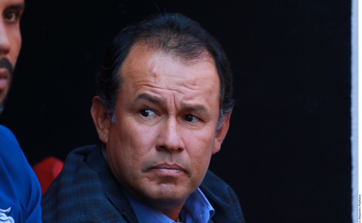El entrenador peruano Juan Reynoso sacó campeón a Cruz Azul, luego de 23 años de sequía de...