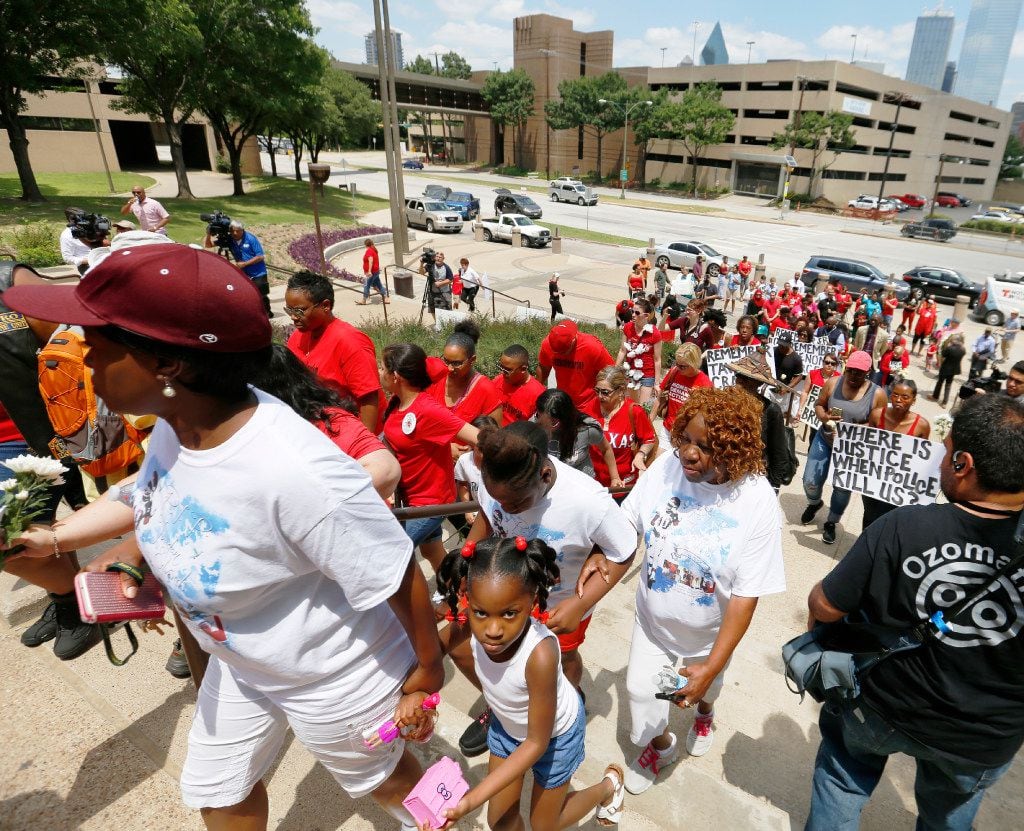 A crowd climbs the steps of the Frank Crowley Courts Building in Dallas Saturday May 13,...