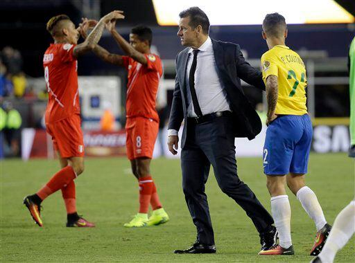Brasil despidió a su entrenador Dunga. Foto AP
