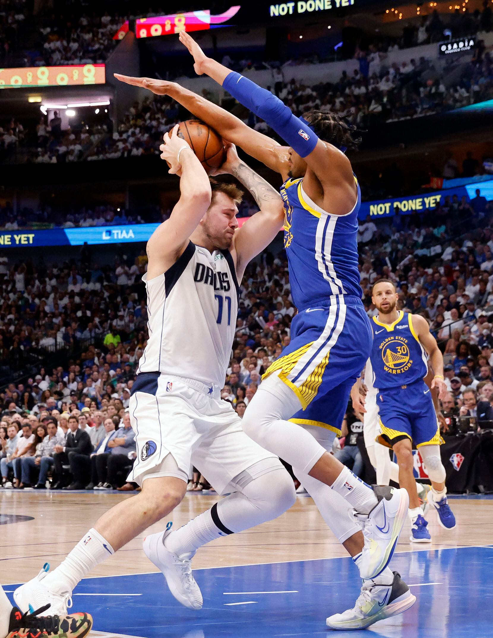 Dallas Mavericks guard Luka Doncic (77) drives to the basket on Golden State Warriors...