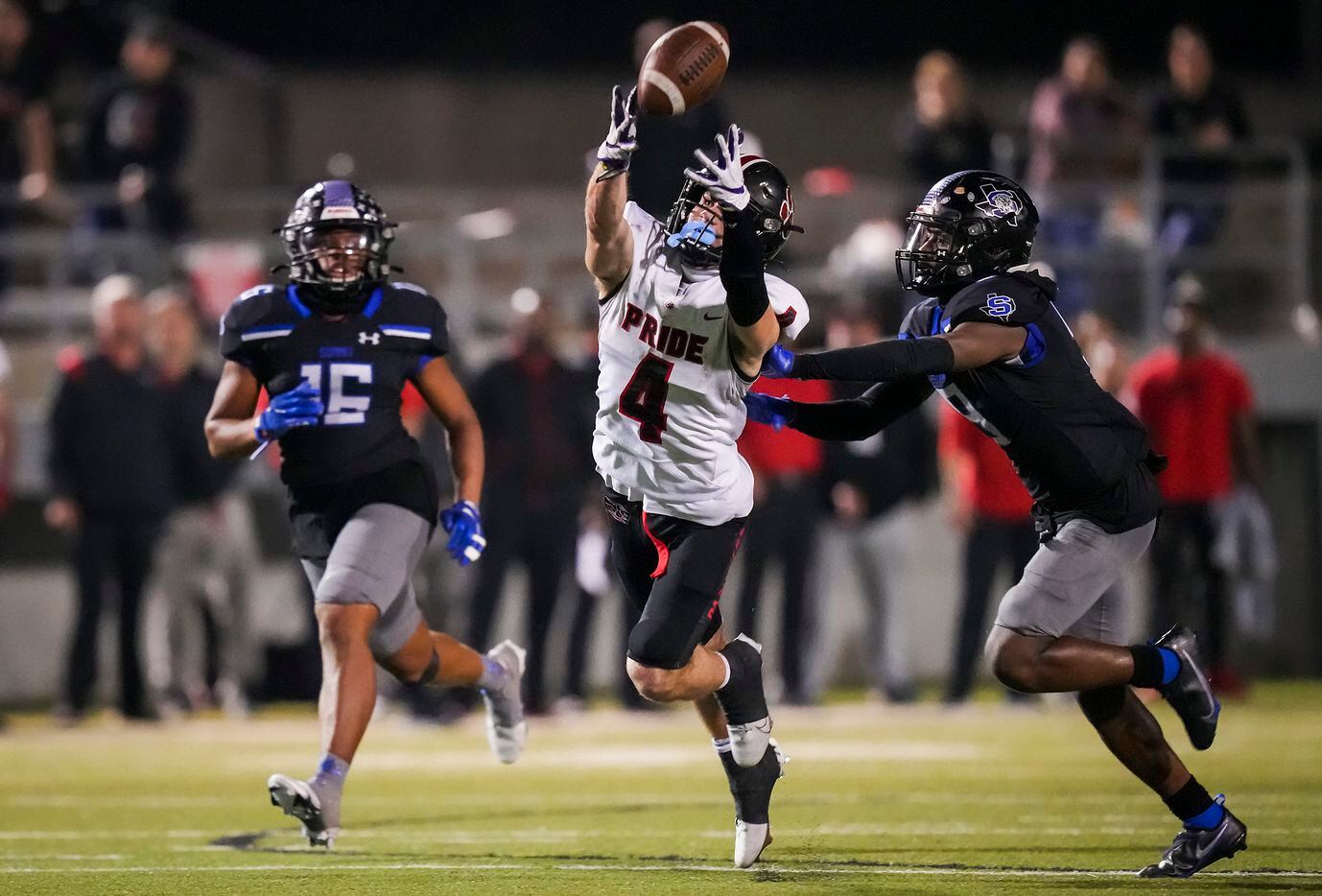 Colleyville Heritage wide receiver Hogan Wasson (4) has a pass go off his hands as Mansfield Summit defensive back Tavare Smith Jr. (9) defends during the second half of the Class 5A Division I Region I final on Friday, Dec. 3, 2021, in North Richland Hills, Texas. (Smiley N. Pool/The Dallas Morning News)