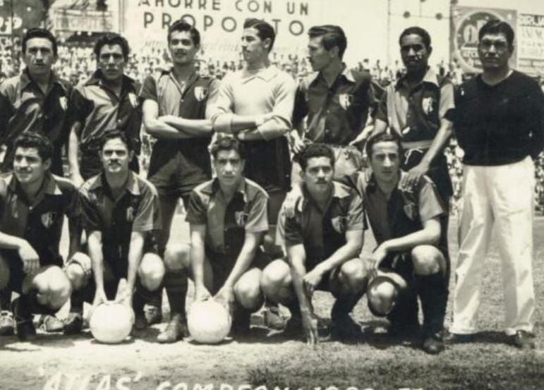 Fotografía del equipo del Atlas que ganó su único título en 1951.