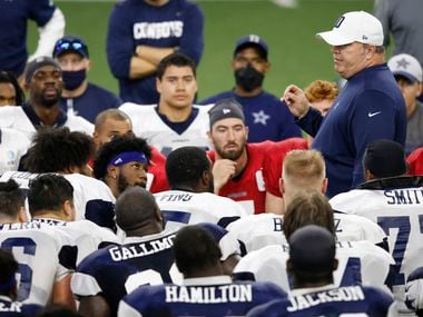 Dallas Cowboys head coach Mike McCarthy talks to the players after practice during training camp at the Dallas Cowboys headquarters at The Star in Frisco, Texas on Thursday, August 27, 2020.