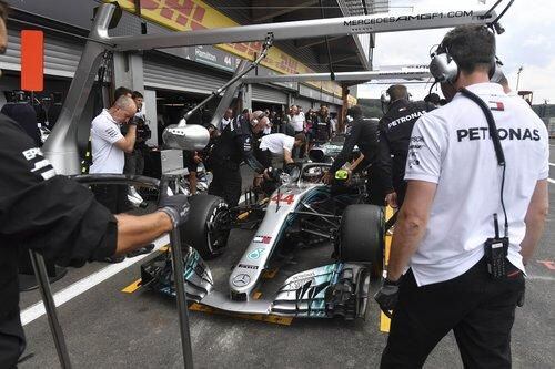 Lewis Hamilton de Mercedes terminó detrás de Sebastian Vettel de Ferrari en el GP de Bélgica...