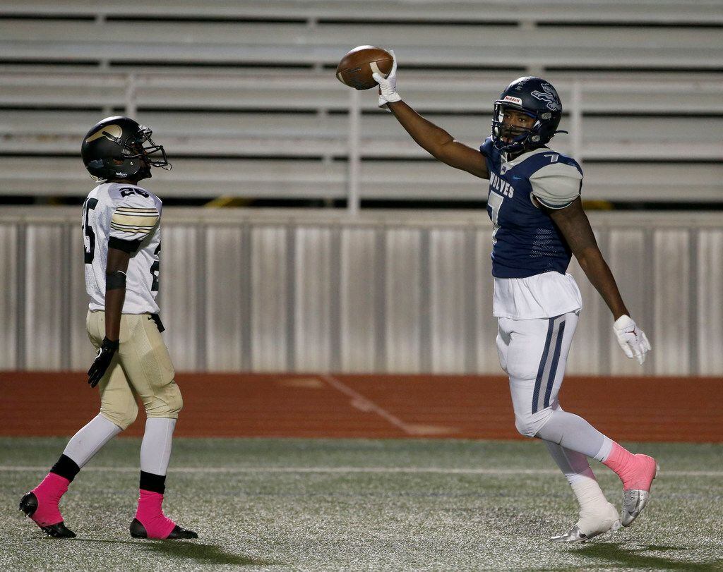 Ranchview's Michael Henderson (7) grabs a touchdown pass in front of Pinkston defender...