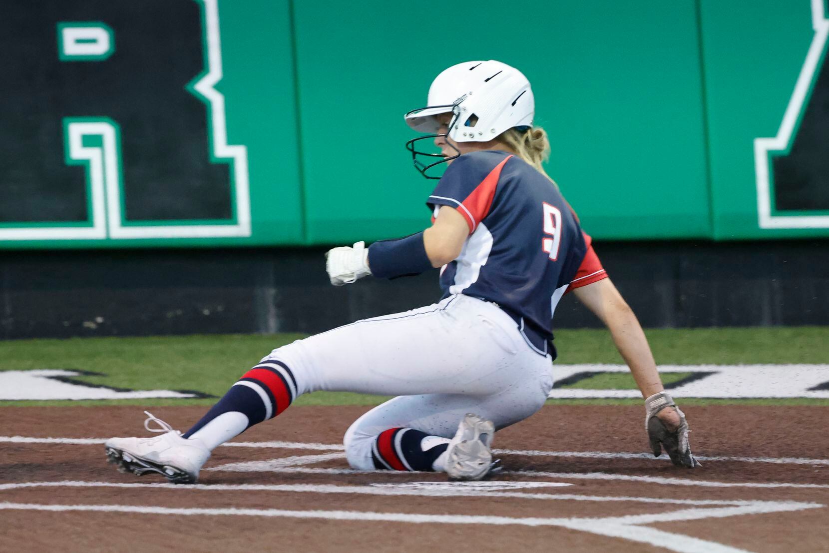 Allen’s Riley Barham (9) scores against South Grand Prairie during the fifth inning of the...