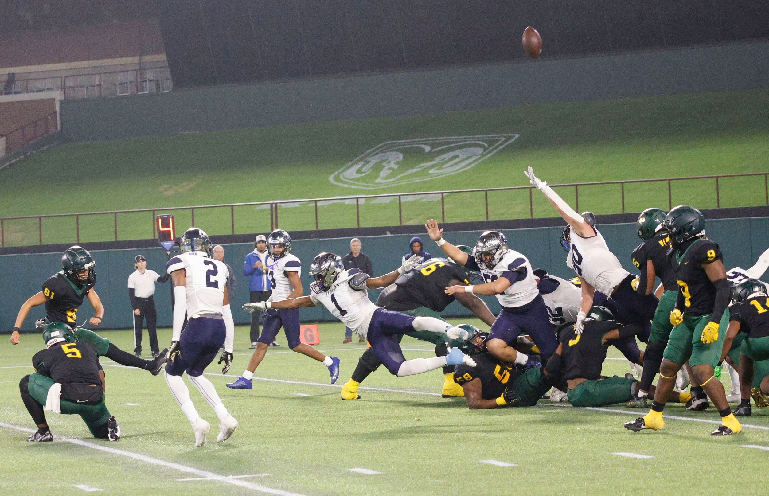 DeSoto's Angel Diaz (81) attempts a field goal against Wylie East during the first half of a...