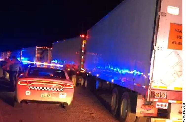 Los camiones fueron asegurados en un retén en la carretera Victoria-Monterrey.