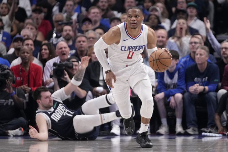 Los Angeles Clippers guard Russell Westbrook (0) comes away with a steal from Dallas...