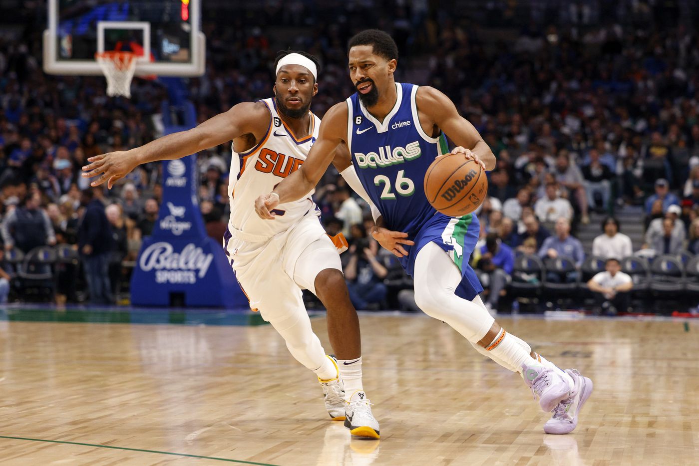 Dallas Mavericks guard Spencer Dinwiddie (26) drives past Phoenix Suns forward Josh Okogie...