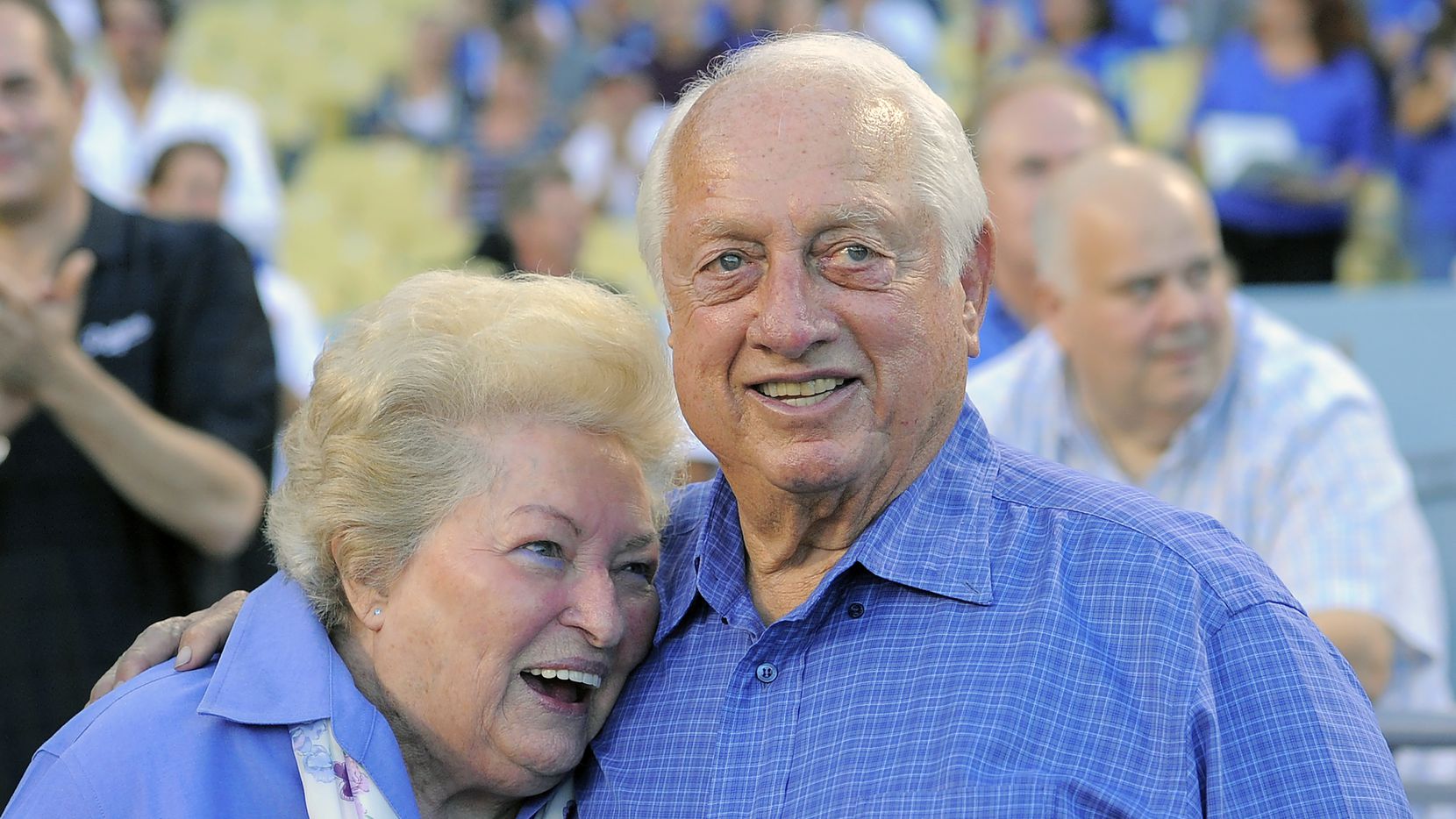 El legendario Tommy Lasorda es hospitalizado en estado grave