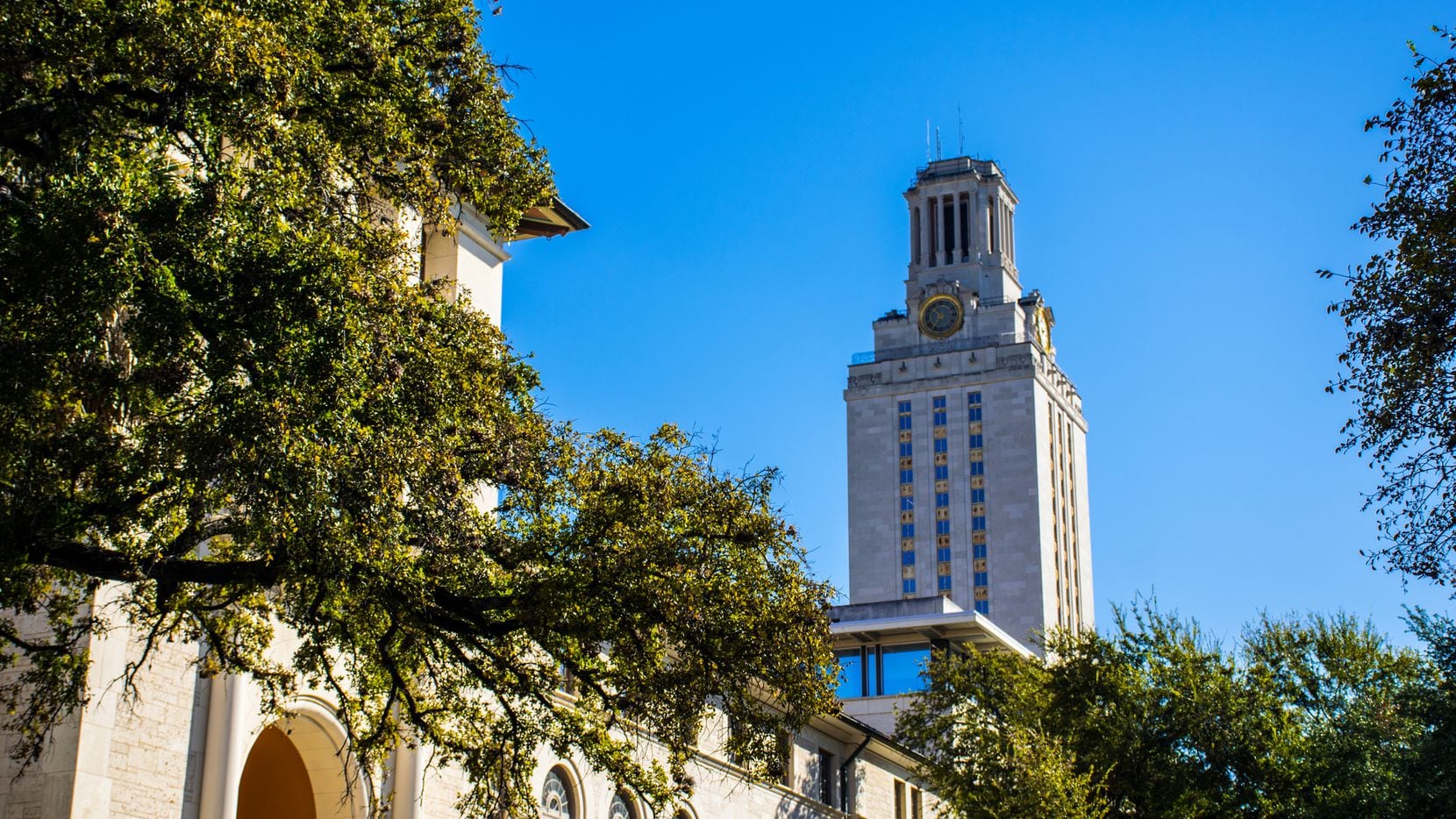 La Universidad de Texas recibió un donativo de $100 millones para financiar becas para...