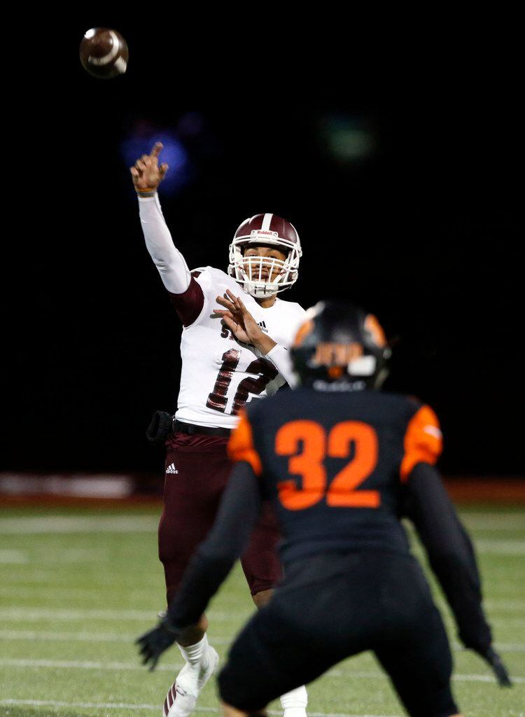 Mesquite QB Chance Edwards (12) throws a pass during the first half of the Mesquite Vs....