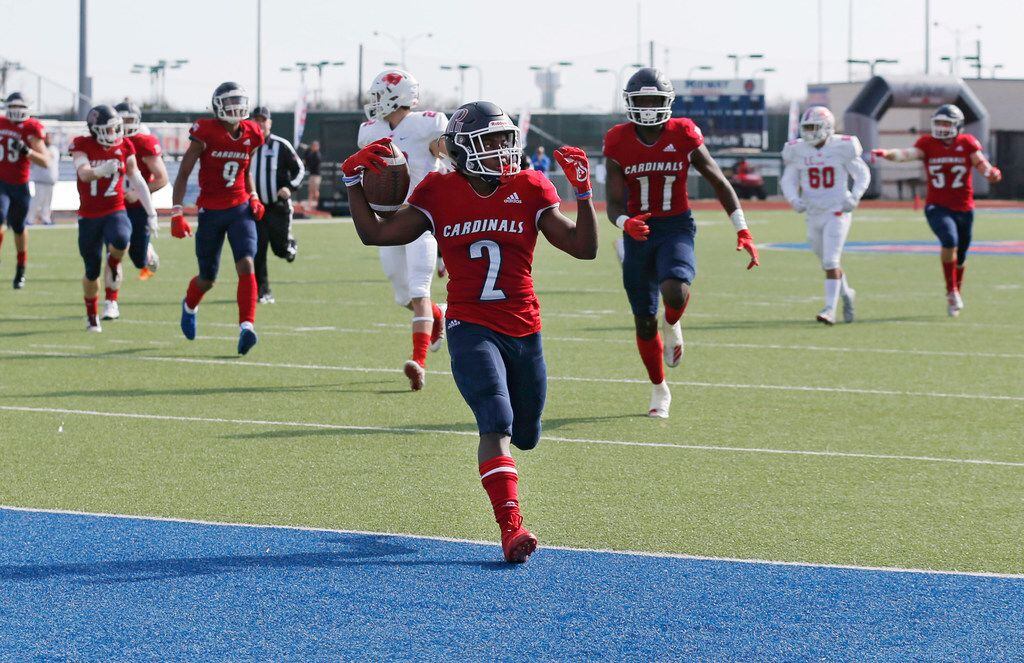 Plano John Paul II's Myles Parker (2) runs in for the touchdown in a game against Parish Episcopal's 
 during the first half of play at the TAPPS Division I state championship game at Waco Midway's Panther Stadium in Hewitt, Texas on Friday, December 6, 2019. (Vernon Bryant/The Dallas Morning News)
