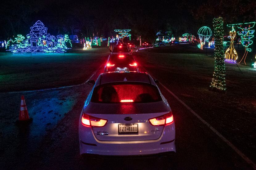 Este año hay varias locaciones en el Norte de Texas para disfrutar luces navideñas. En esta...
