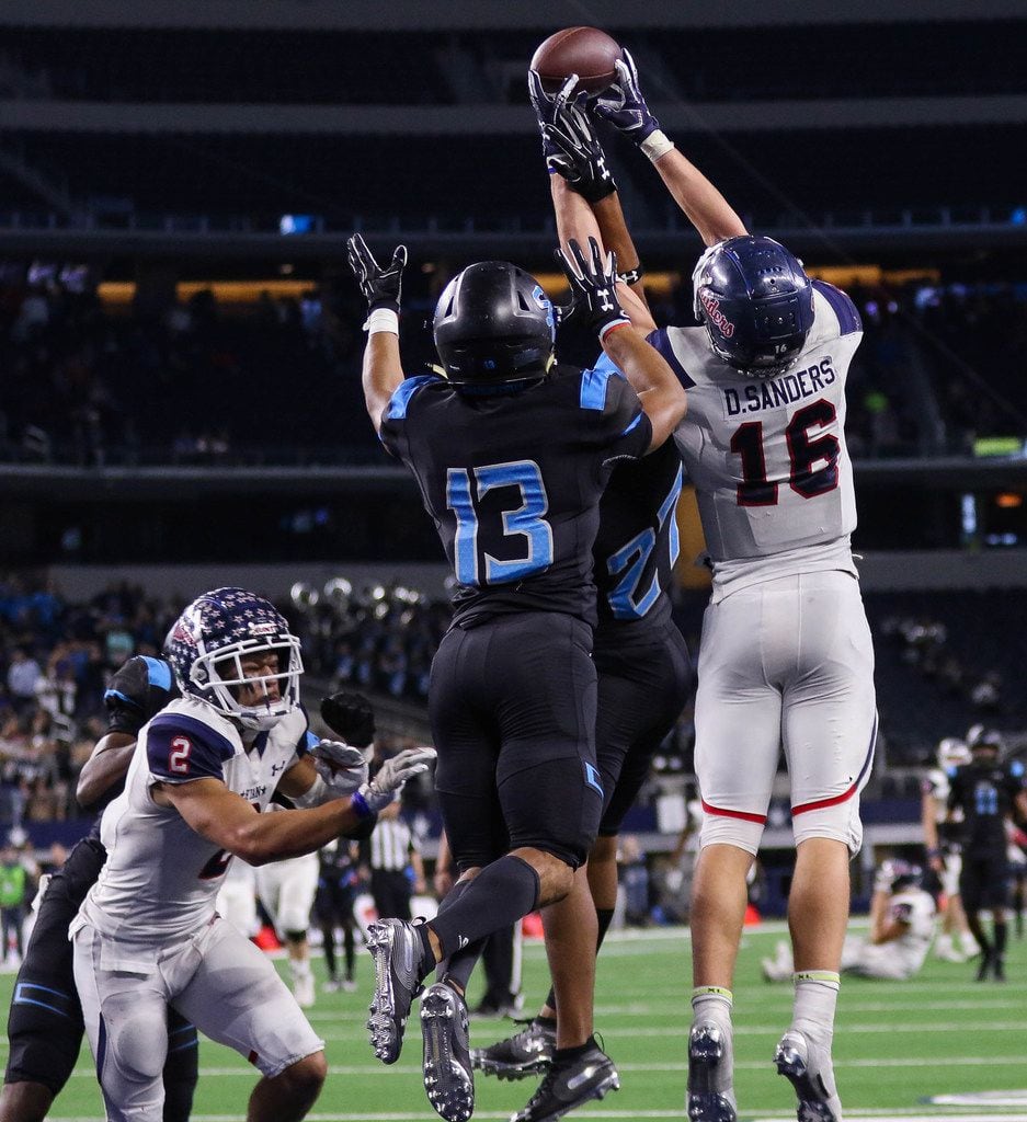 Denton Ryan's wide receiver Drew Sanders (16) fails to catch a Hail Mary pass in the final...