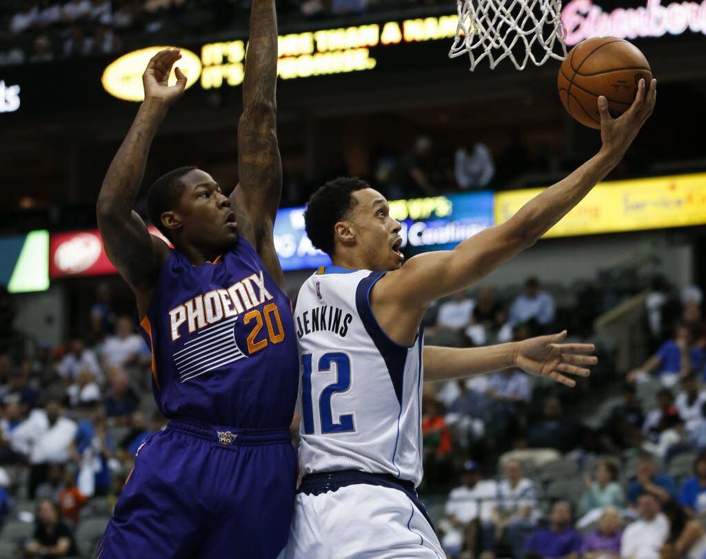 Dallas Mavericks guard John Jenkins (12) shoots in front of Phoenix Suns' Archie Goodwin...