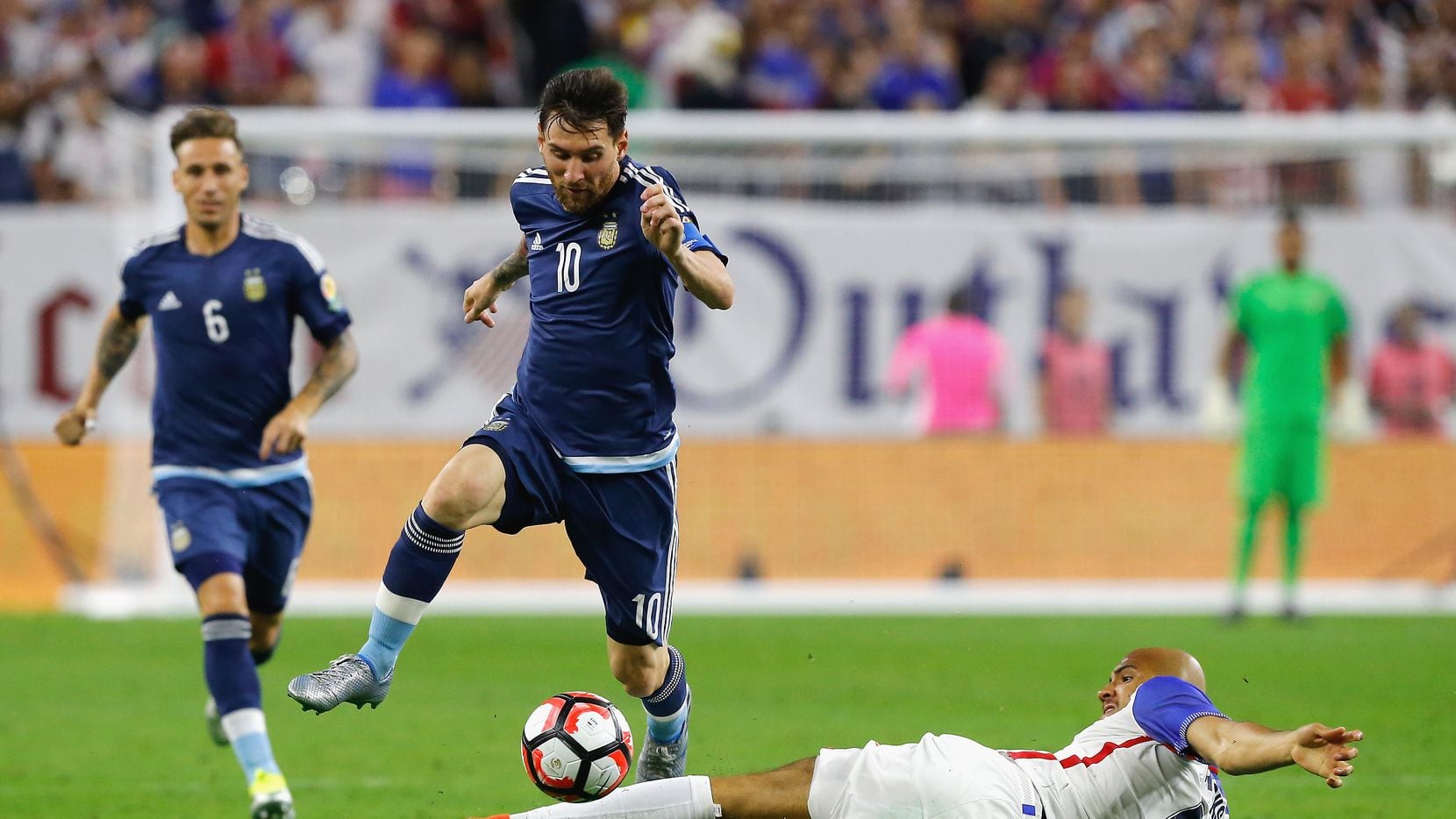 LA selección de Argentina y su astro Lioenel Messi tendrán que esperar hasta el 2021 para...