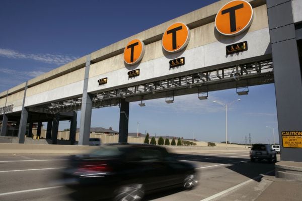 The North Texas Tollway Authority (NTTA) aumentará su tarifa de peaje en un promedio de un...