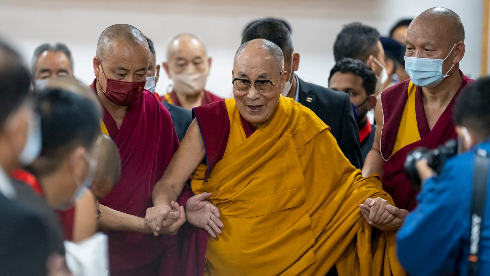 El Dalai Lama, líder espiritual tibetano, arriba a la inauguración de un museo y archivo...