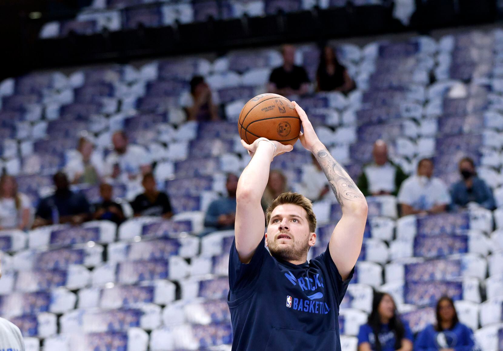 Dallas Mavericks guard Luka Doncic (77) warms up before facing the Golden State Warriors in...