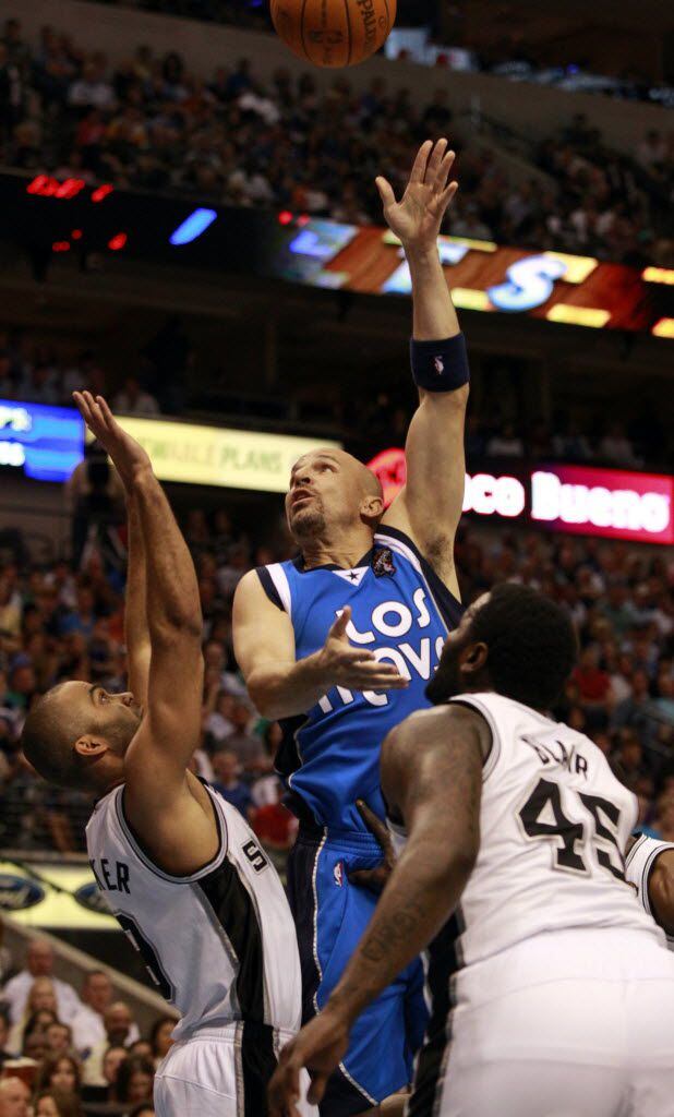 Dallas Mavericks point guard Jason Kidd (2) shoots over San Antonio Spurs point guard Tony...