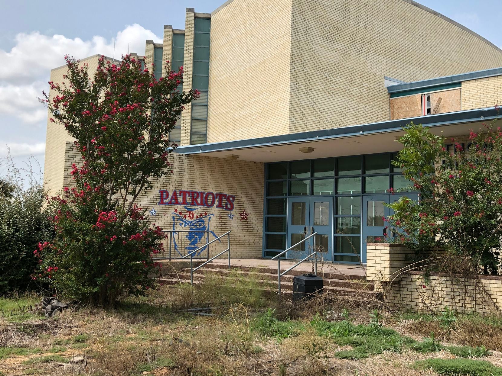 Dallas ISD unveils new Thomas Jefferson High School campus Jan. 9