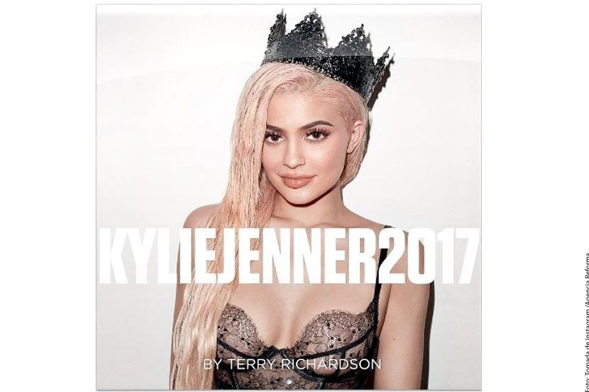 Las imágenes del almanaque de Kylie Jenner (foto) fueron captadas por el fotógrafo Terry...