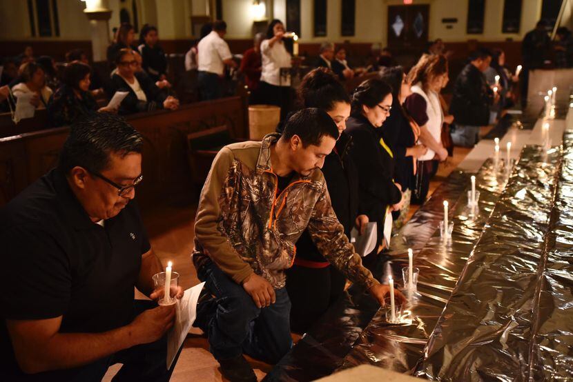El jueves se desarrolló una misa y vigilia en solidaridad con los migrantes en la Catedral...