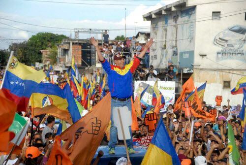 El candidato presidencial venezolano Henri Falcon hace campaña en Barquisimeto, Venezuela,...