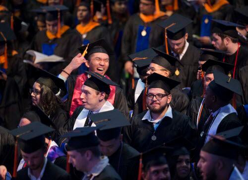 Estudiantes de UT Arlington durante una ceremonia de graduación en el 2018.  (Daniel...